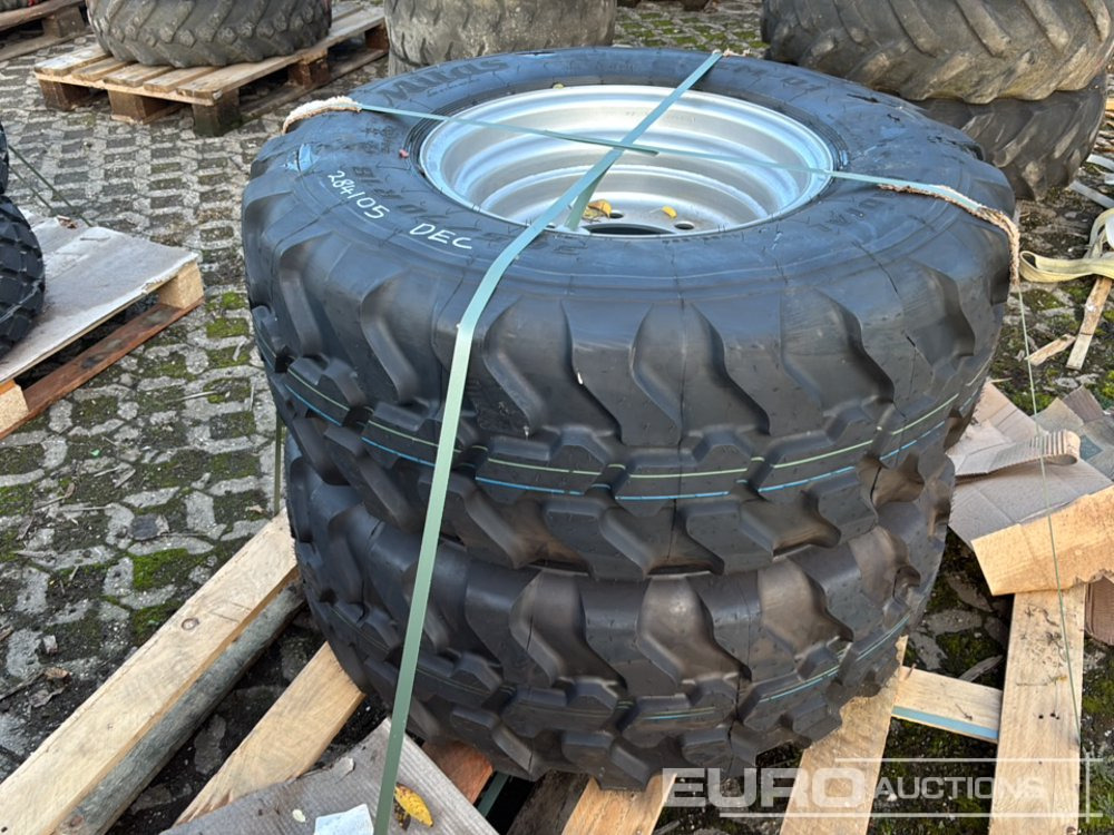 Unused Mitas 365/70R18 Tyre & Rim (2 of) - إطارات: صورة 2 Unused Mitas 365/70R18 Tyre & Rim (2 of) - إطارات: صورة 2