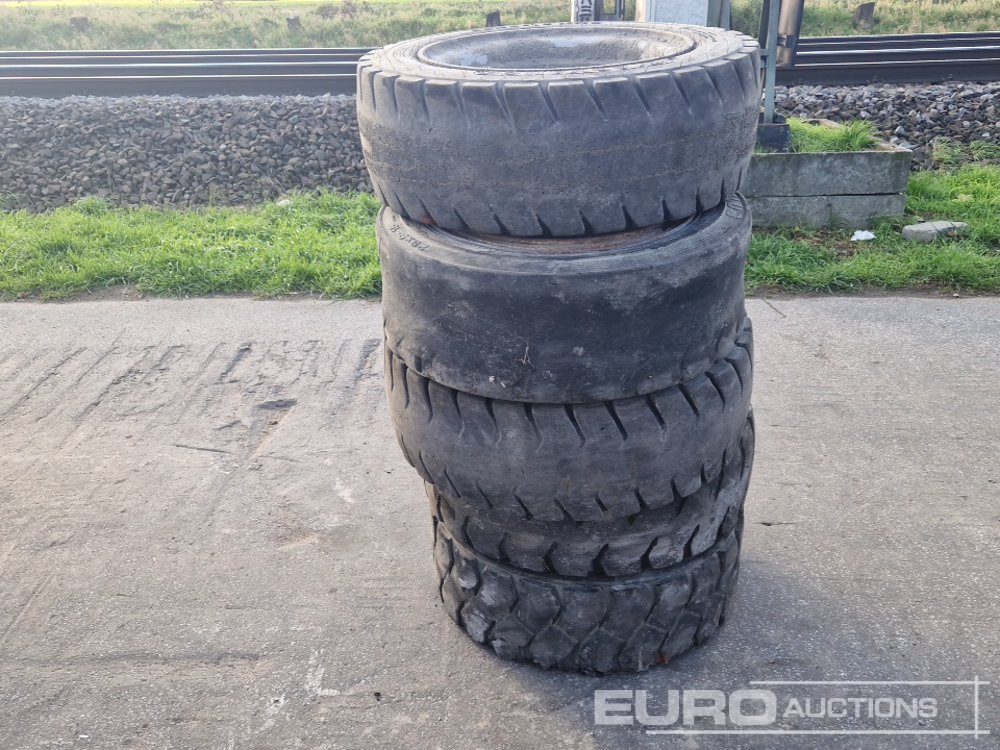 Various Tyres (5 of) - إطارات: صورة 1 Various Tyres (5 of) - إطارات: صورة 1