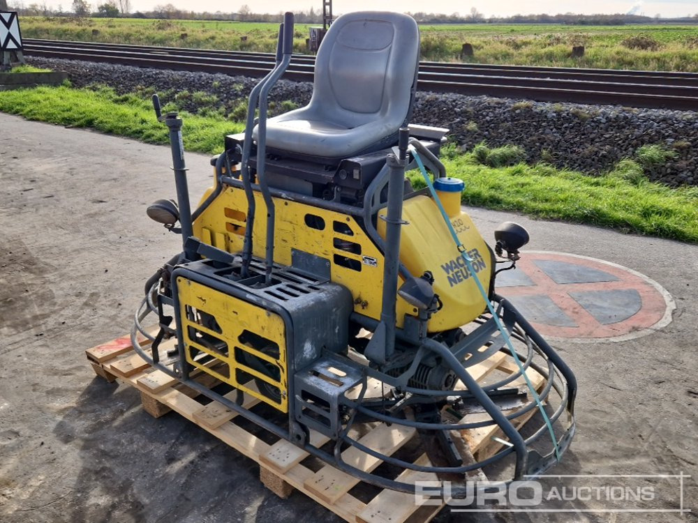Wacker Neuson Ride-On Power Trowel - آلة أسفلت: صورة 3 Wacker Neuson Ride-On Power Trowel - آلة أسفلت: صورة 3