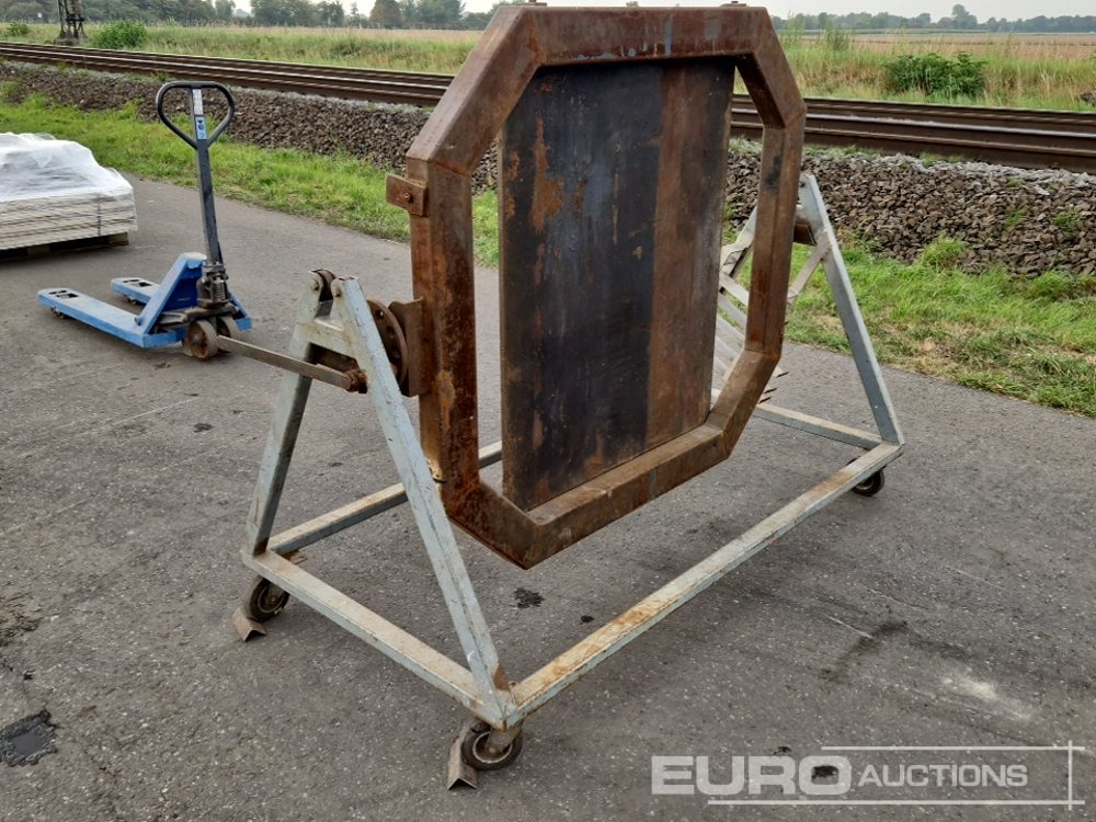 Welding Table - معدات البناء: صورة 2 Welding Table - معدات البناء: صورة 2