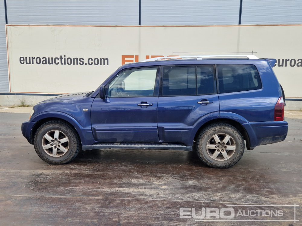2005 Mitsubishi MONTERO - سيارة دفع رباعي: صورة 2 2005 Mitsubishi MONTERO - سيارة دفع رباعي: صورة 2