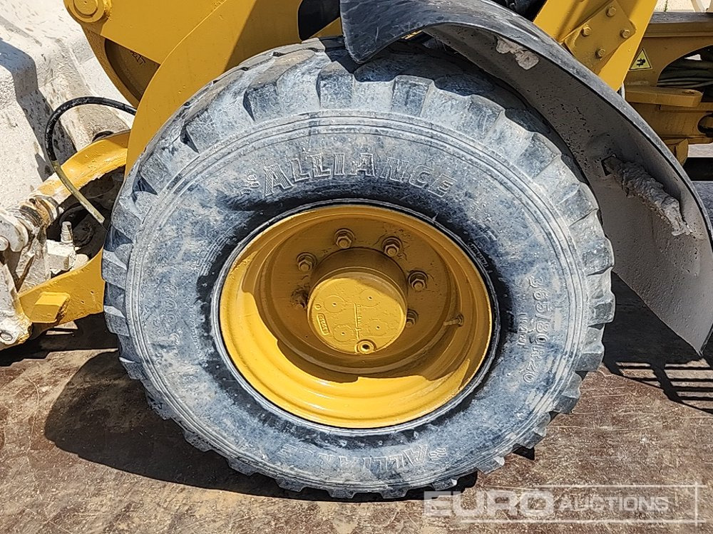 اللودر بعجل 2010 CAT 908H: صورة 10