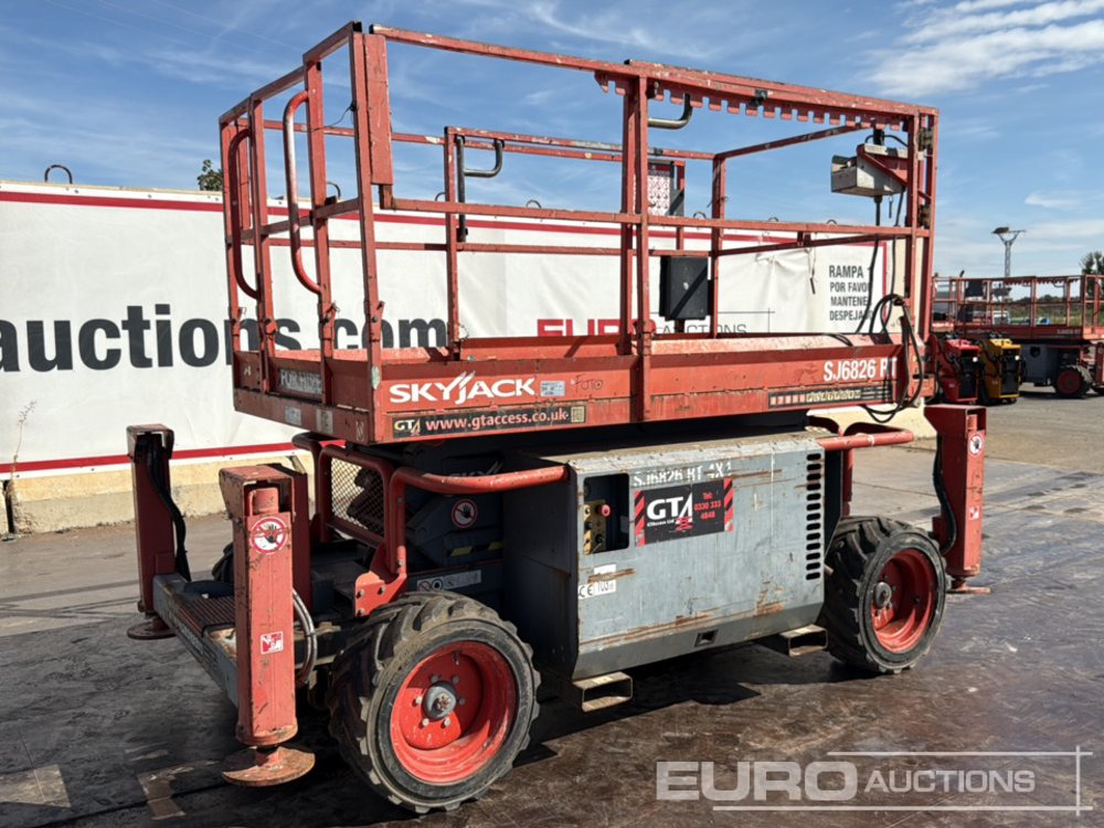 2015 SkyJack SJ6826RT - معدات الوصول: صورة 1 2015 SkyJack SJ6826RT - معدات الوصول: صورة 1