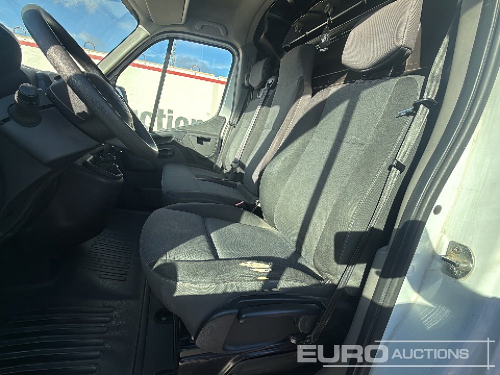 شاحنة التوصيل 2019 Renault Master: صورة 19