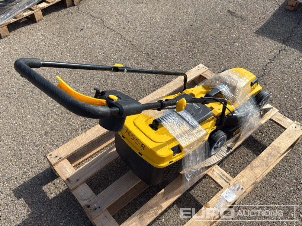 Manual Lawn Mower - جزازة أعشاب الحدائق: صورة 2 Manual Lawn Mower - جزازة أعشاب الحدائق: صورة 2