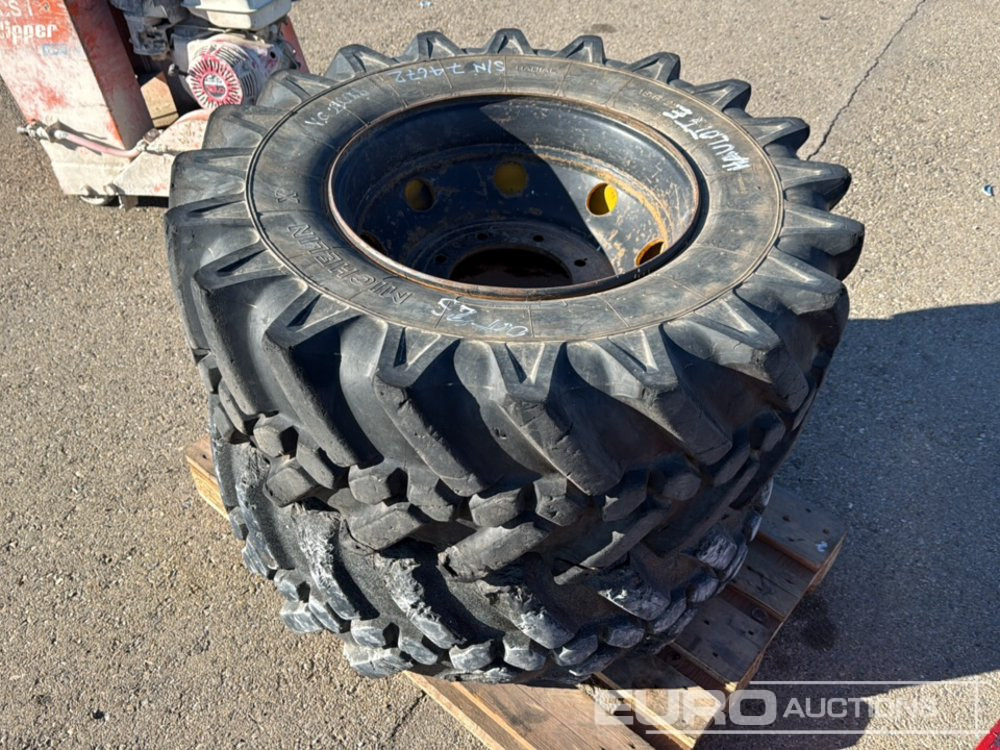 Michelin 15R 22.5XF Tyres & Rim to suit Haulotte HA20/25 (2 of) - إطارات: صورة 1 Michelin 15R 22.5XF Tyres & Rim to suit Haulotte HA20/25 (2 of) - إطارات: صورة 1