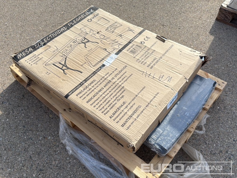 Pallet of Folding Table (2 of) - معدات البناء: صورة 4 Pallet of Folding Table (2 of) - معدات البناء: صورة 4