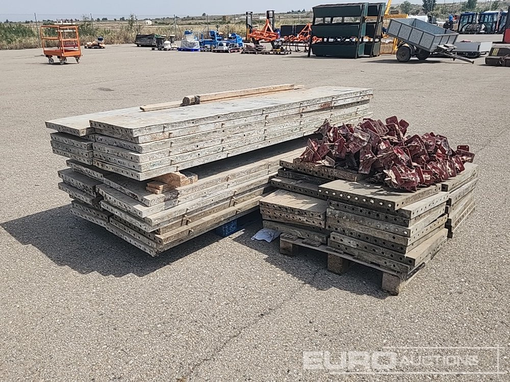 Pallet of Scaffolding Boards and Fixings - معدات البناء: صورة 2 Pallet of Scaffolding Boards and Fixings - معدات البناء: صورة 2