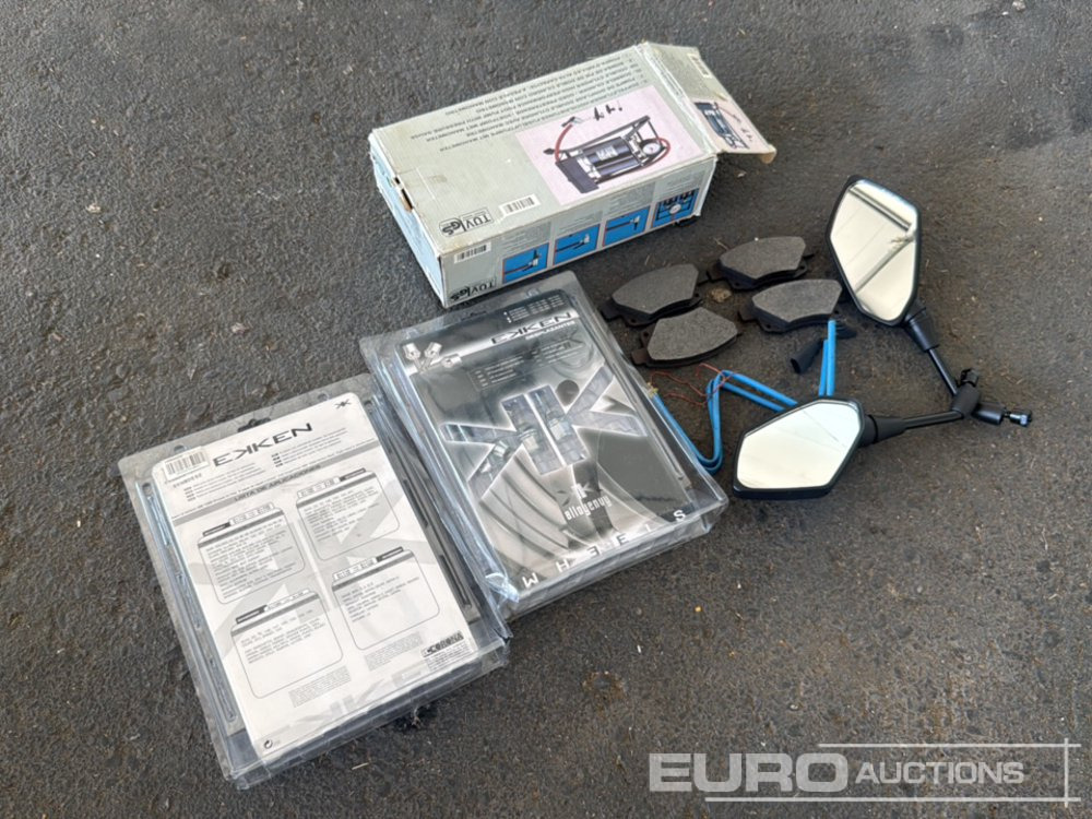 Set of Foot Pump, Brake Pads, Adjusting Taper Bolts (2 of), Motorbike Mirror - معدات البناء: صورة 1 Set of Foot Pump, Brake Pads, Adjusting Taper Bolts (2 of), Motorbike Mirror - معدات البناء: صورة 1