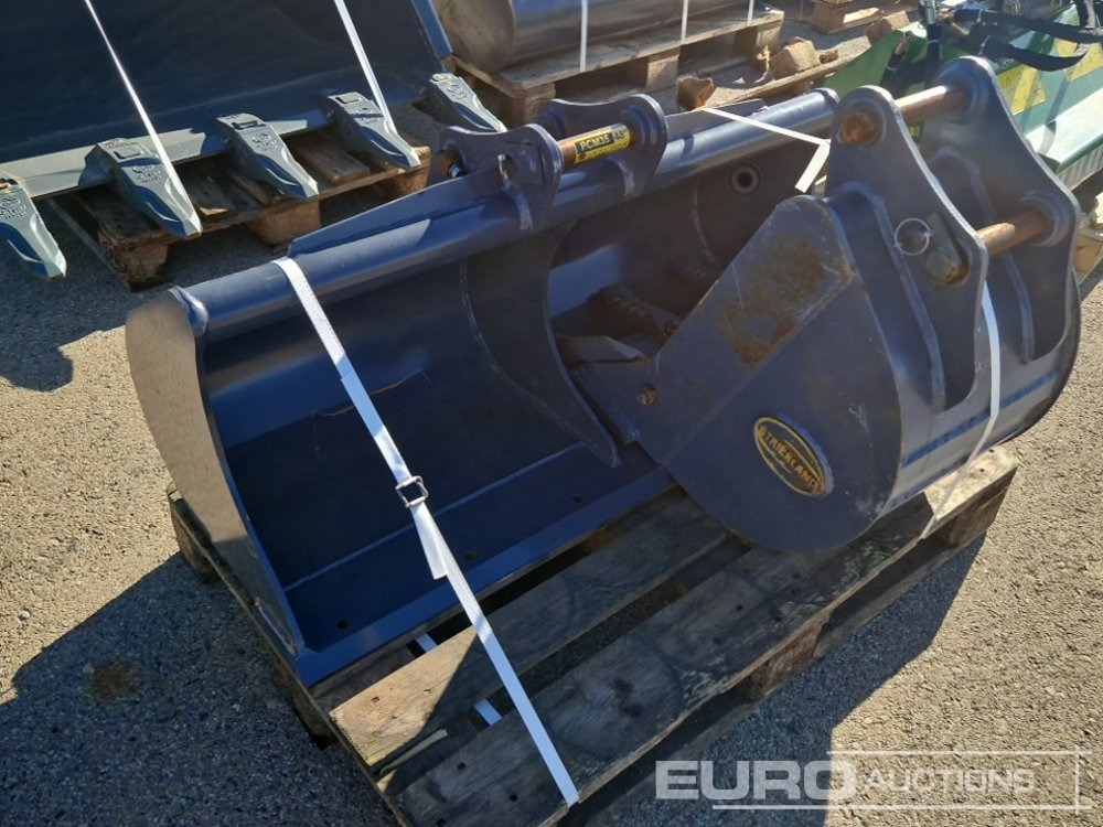Set of PMC35 18' Digging Bucket (S/N 5017871008BD), PMC35 48' Cleaning Bucket (S/N 5033630023) - بكت: صورة 1 Set of PMC35 18' Digging Bucket (S/N 5017871008BD), PMC35 48' Cleaning Bucket (S/N 5033630023) - بكت: صورة 1