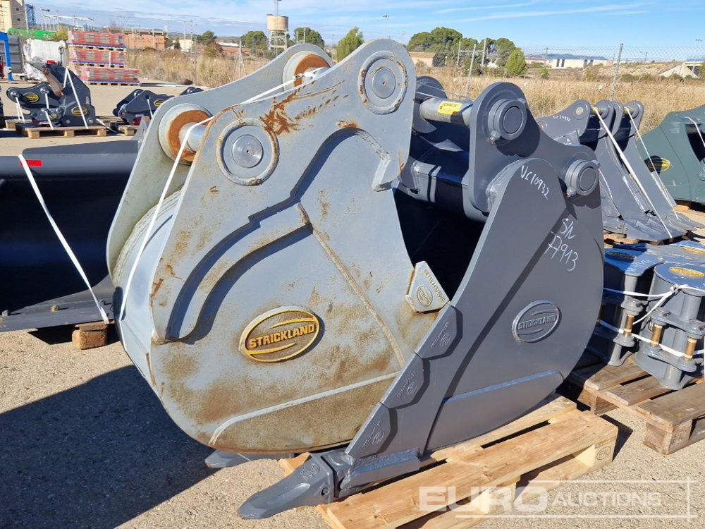 Strickland Set of 21T 18' Digging Bucket (S/N 145756), BT20 24' Digging Bucket (S/N 501669930L) - بكت: صورة 2 Strickland Set of 21T 18' Digging Bucket (S/N 145756), BT20 24' Digging Bucket (S/N 501669930L) - بكت: صورة 2