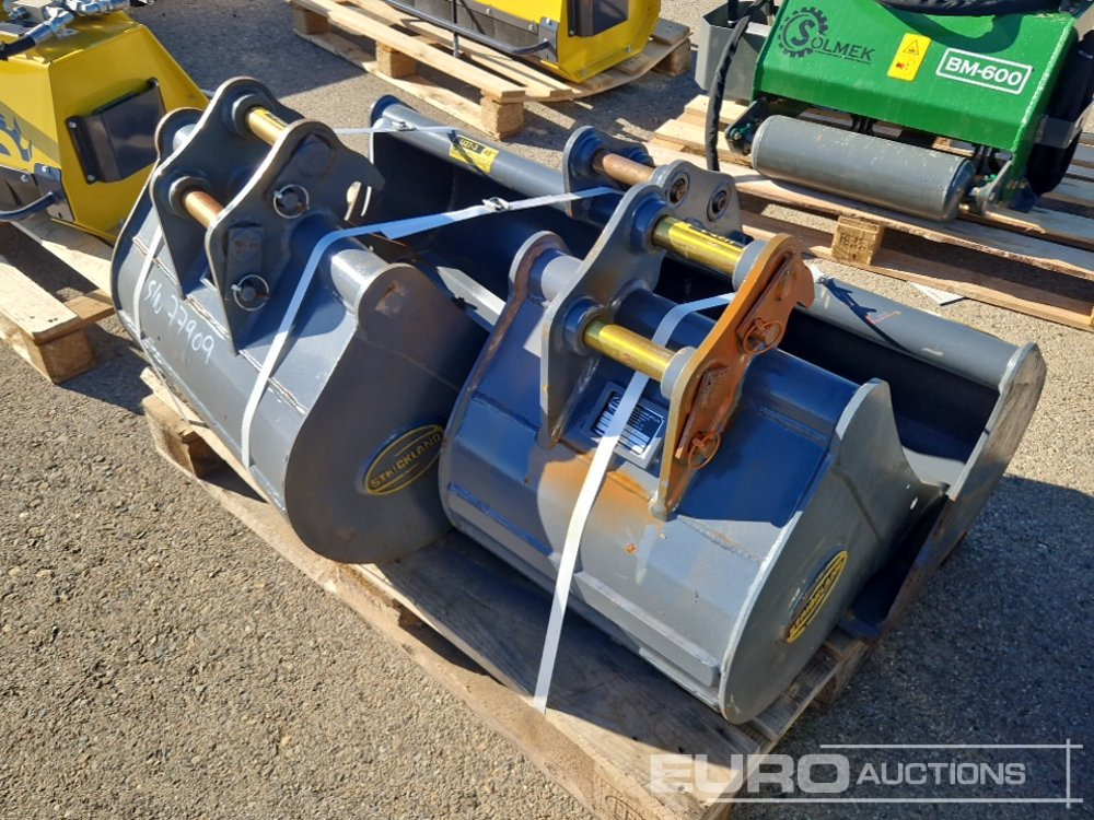 Strickland Set of U27 18' Clening Bucke (S/N 5031006040), U27 24' Cleaning Bucket (S/N 5025210098BD), U27 348D Cleaning Bucket (S/N 502450674) - بكت: صورة 2 Strickland Set of U27 18' Clening Bucke (S/N 5031006040), U27 24' Cleaning Bucket (S/N 5025210098BD), U27 348D Cleaning Bucket (S/N 502450674) - بكت: صورة 2