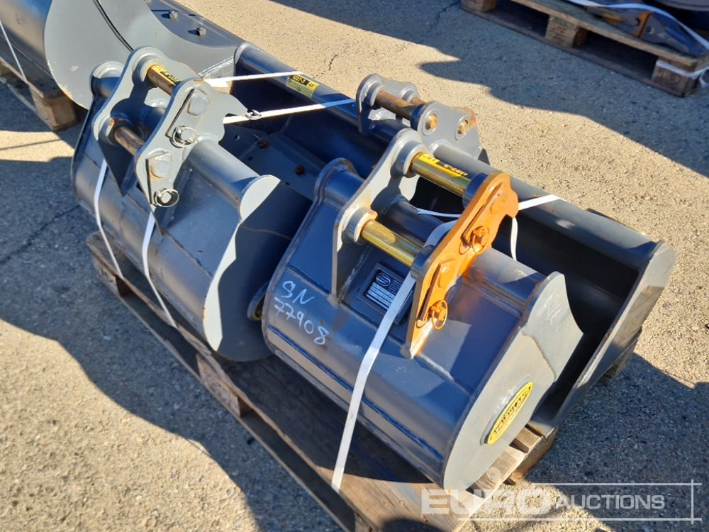 Strickland Set of U27 18' Clening Bucke (S/N 5031006042), U27 24' Cleaning Bucket (S/N 5030169083BD), U27 348D Cleaning Bucket (S/N 502450688) - بكت: صورة 3 Strickland Set of U27 18' Clening Bucke (S/N 5031006042), U27 24' Cleaning Bucket (S/N 5030169083BD), U27 348D Cleaning Bucket (S/N 502450688) - بكت: صورة 3