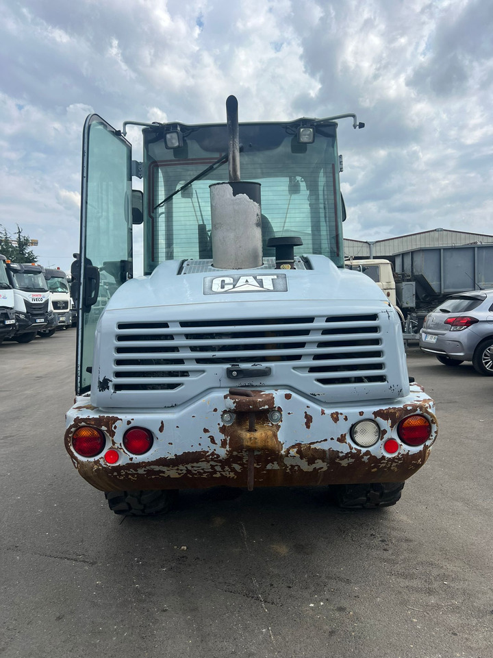 Mini chargeuse Caterpillar 906 - لودر مفصلي صغير: صورة 5 Mini chargeuse Caterpillar 906 - لودر مفصلي صغير: صورة 5