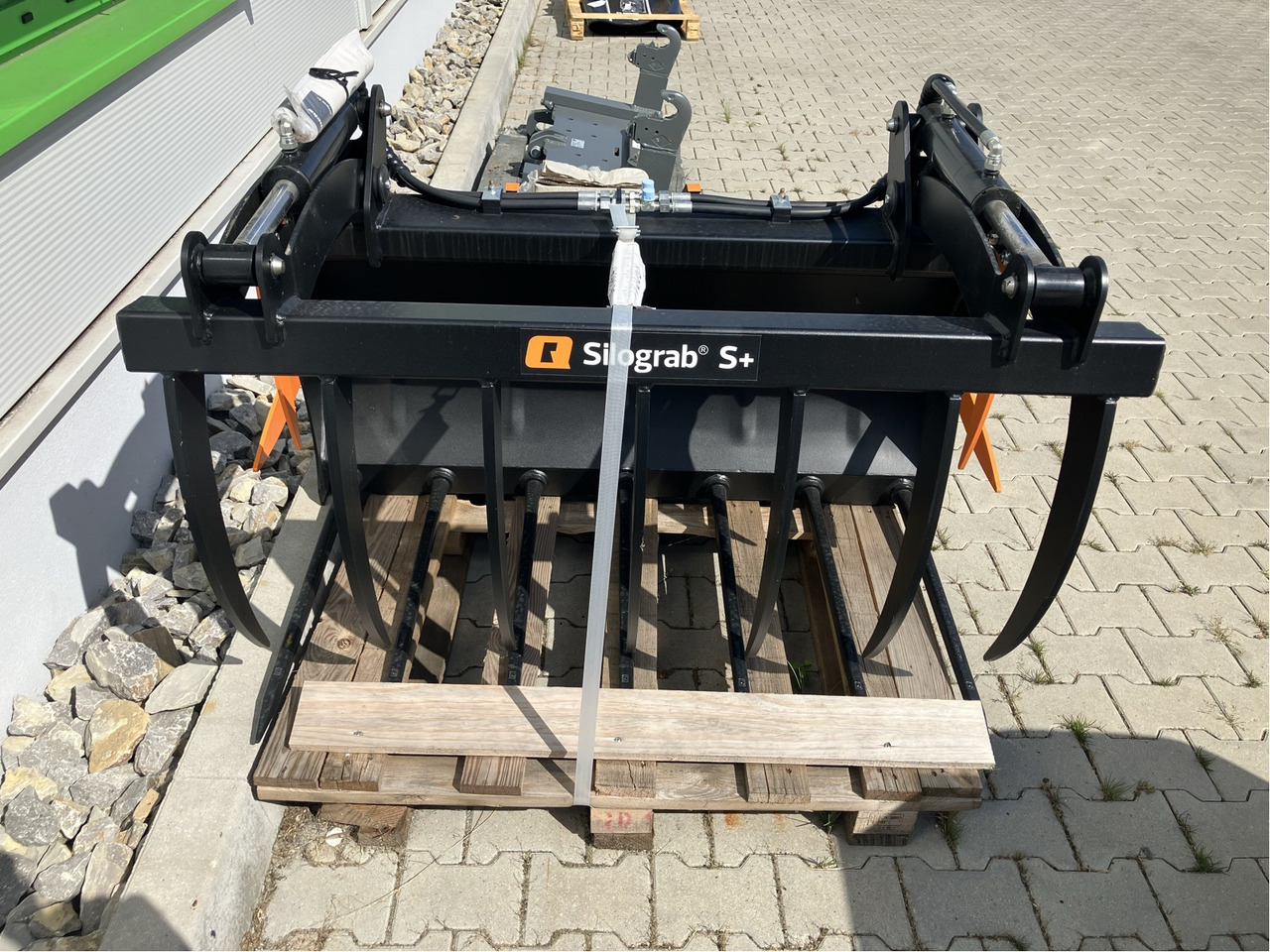 Alö SILOGRAB S 130 BOH M16 S/L - رافعة أمامية للجرار: صورة 1 Alö SILOGRAB S 130 BOH M16 S/L - رافعة أمامية للجرار: صورة 1