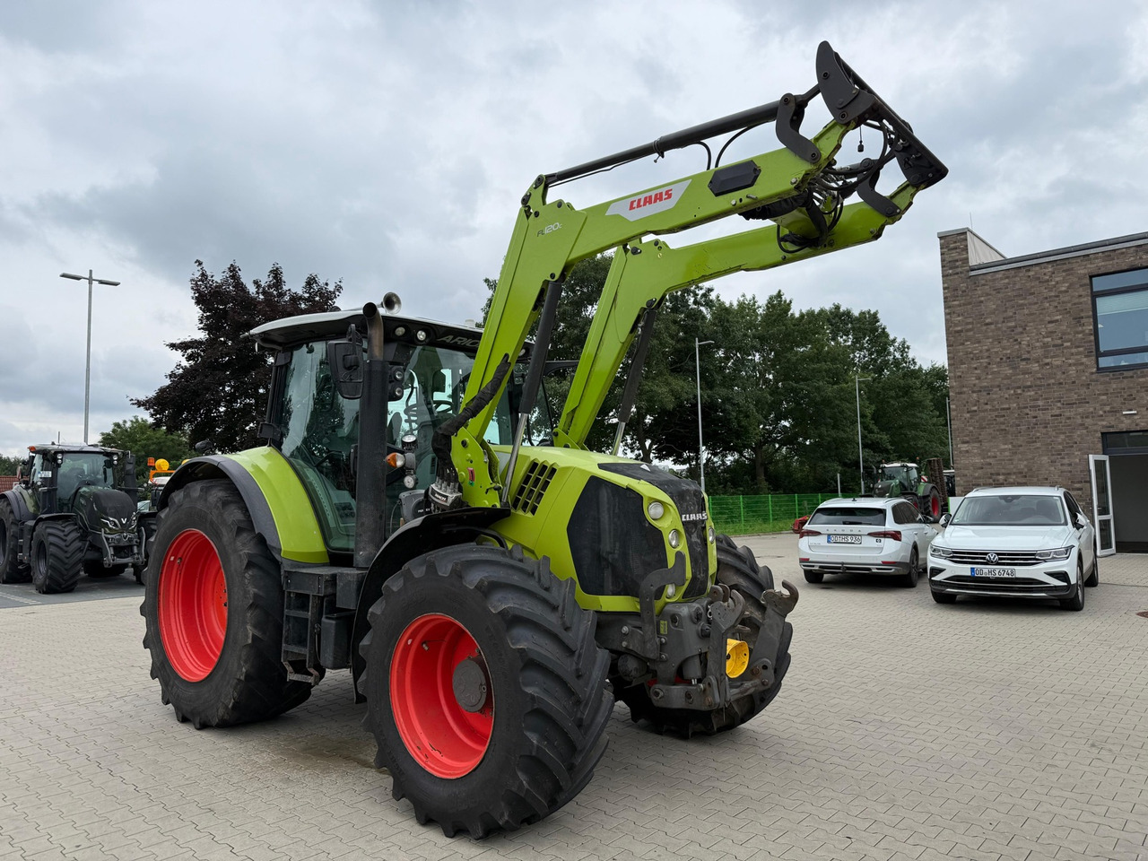 Claas Arion 650 C-Matic - جرار: صورة 1 Claas Arion 650 C-Matic - جرار: صورة 1