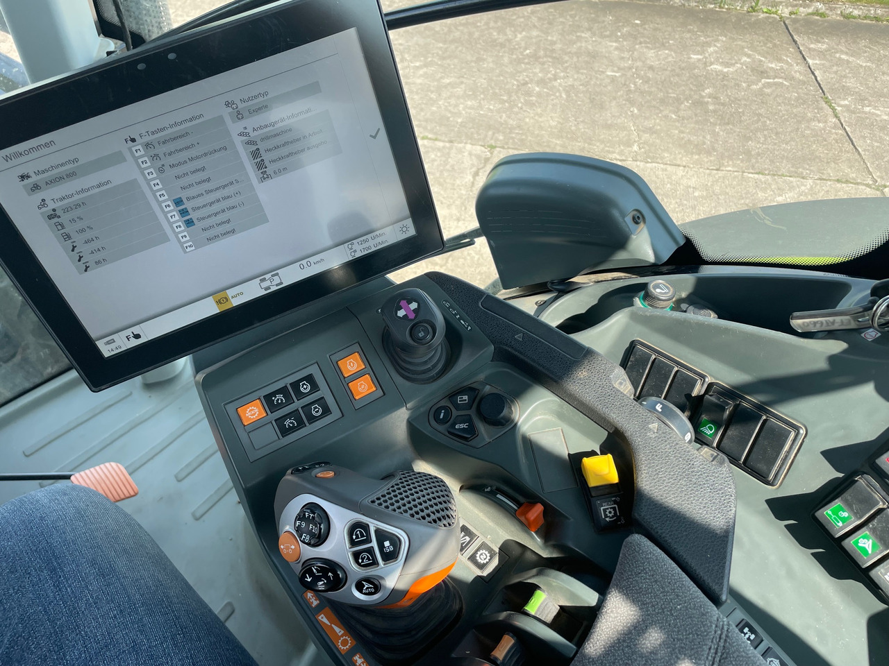 Claas Axion 870 CMATIC - جرار: صورة 3 Claas Axion 870 CMATIC - جرار: صورة 3