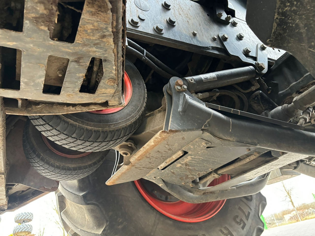 Claas Xerion 4200 Trac - جرار: صورة 3 Claas Xerion 4200 Trac - جرار: صورة 3