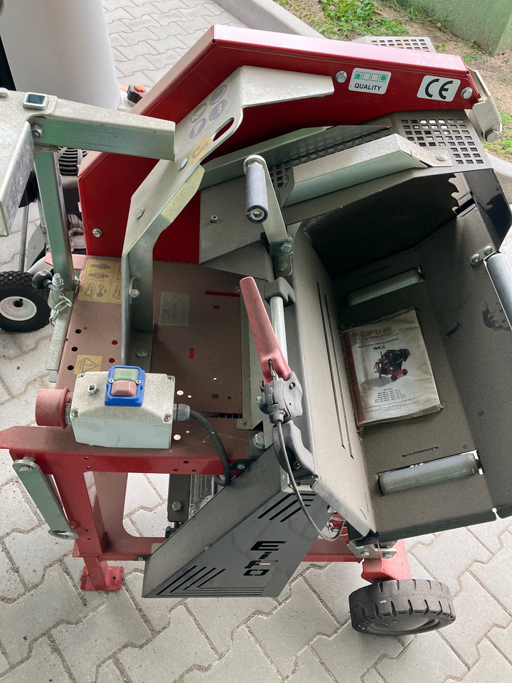 EiFo Wippkreissäge 700 E - الأدوات والمعدات: صورة 3 EiFo Wippkreissäge 700 E - الأدوات والمعدات: صورة 3