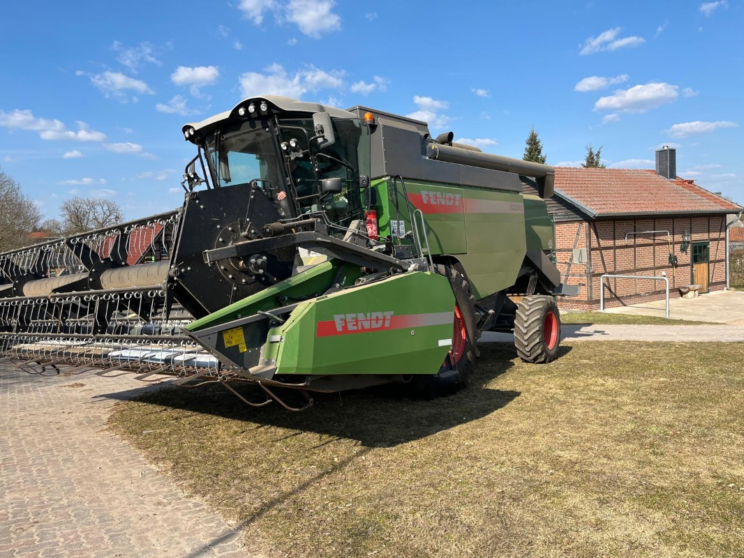 Fendt 5225 E 5,50m PowerFlow Schneidwerk - حصادة موحَّدة: صورة 1 Fendt 5225 E 5,50m PowerFlow Schneidwerk - حصادة موحَّدة: صورة 1