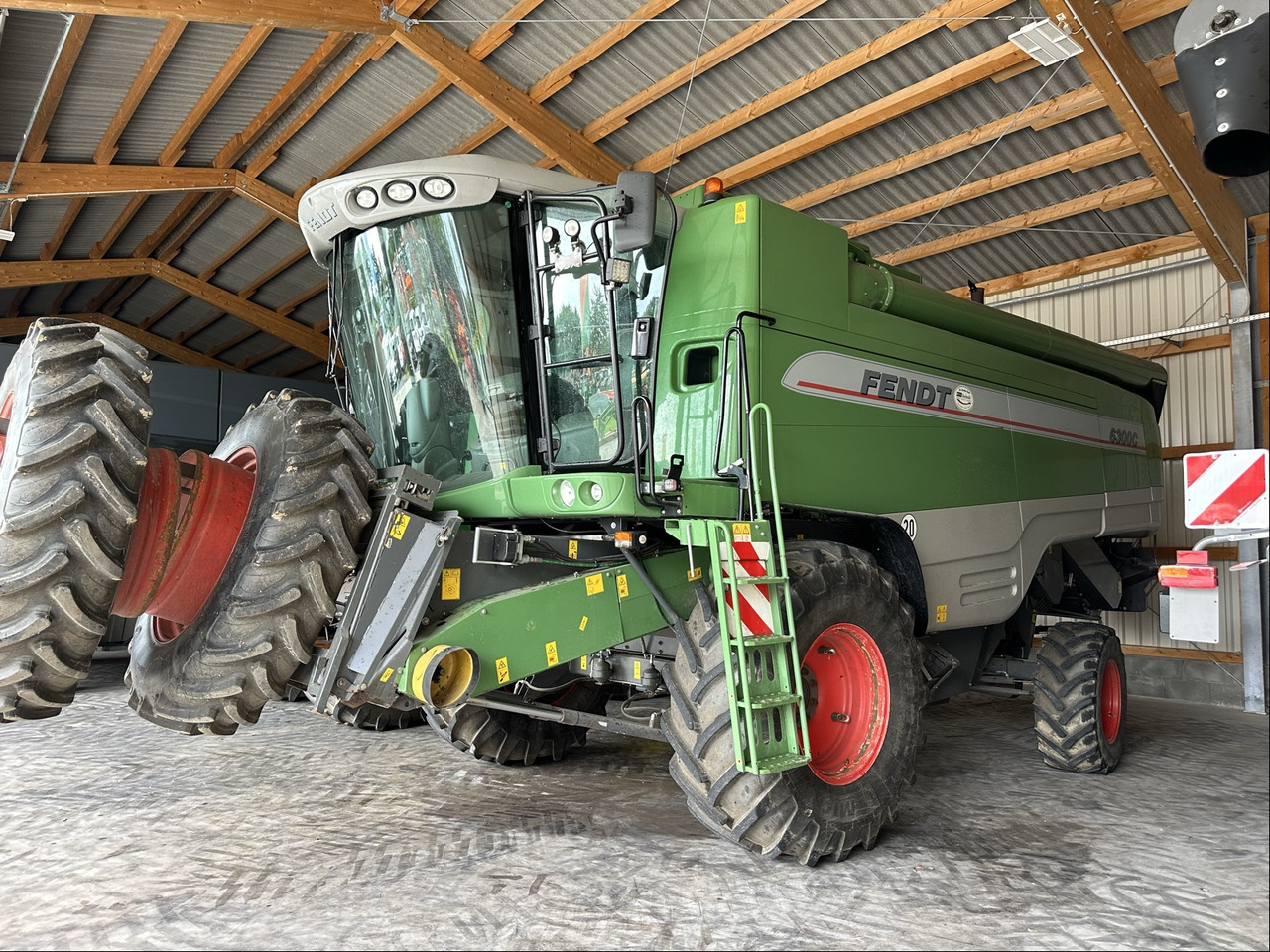 Fendt 6300 C - حصادة موحَّدة: صورة 1 Fendt 6300 C - حصادة موحَّدة: صورة 1