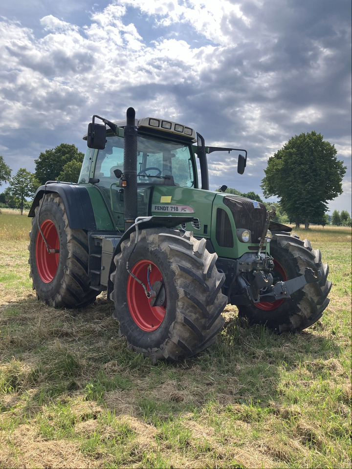 Fendt 718 Com3 Vario TMS - جرار: صورة 1 Fendt 718 Com3 Vario TMS - جرار: صورة 1