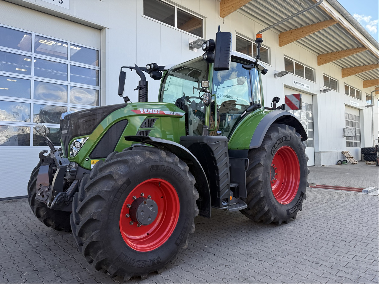 Fendt 718 Vario Gen6 ProfiPlus - جرار: صورة 1 Fendt 718 Vario Gen6 ProfiPlus - جرار: صورة 1