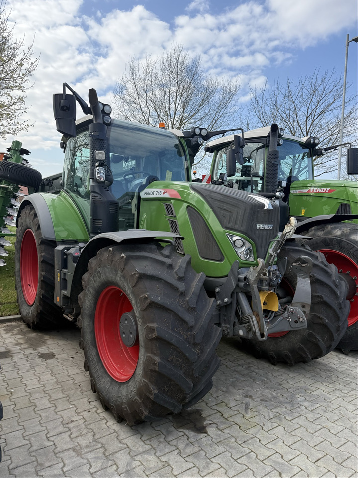 Fendt 718 Vario S4 ProfiPlus - جرار: صورة 1 Fendt 718 Vario S4 ProfiPlus - جرار: صورة 1