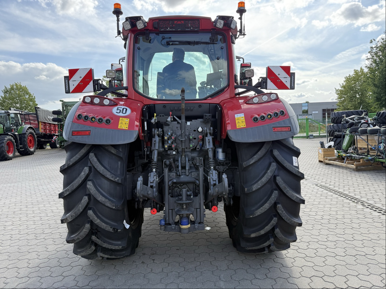 Fendt 724 Vario Gen6 ProfiPlus - جرار: صورة 2 Fendt 724 Vario Gen6 ProfiPlus - جرار: صورة 2