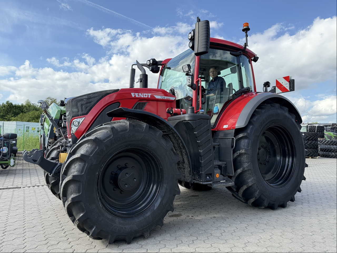 Fendt 724 Vario Gen6 ProfiPlus - جرار: صورة 1 Fendt 724 Vario Gen6 ProfiPlus - جرار: صورة 1