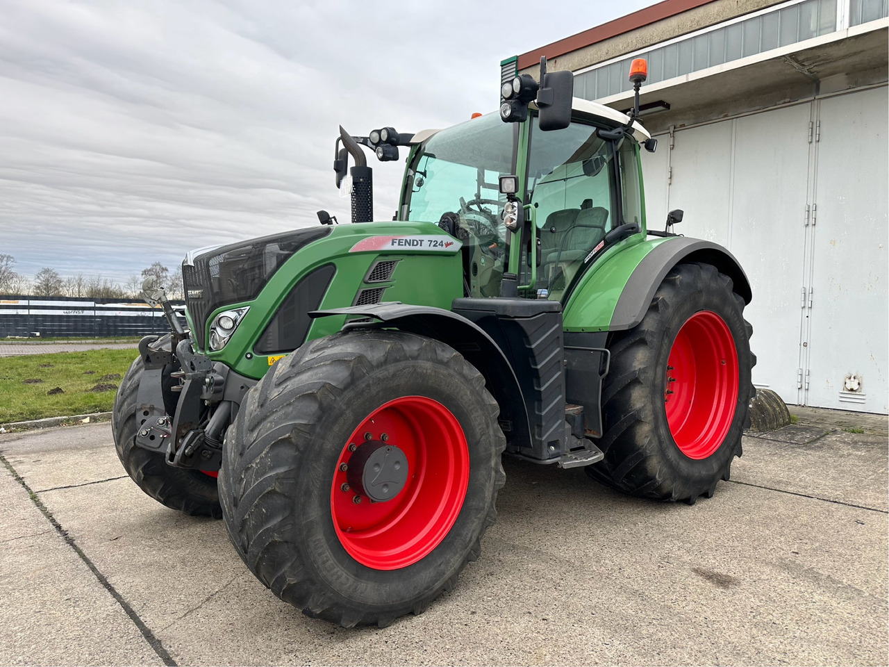 Fendt 724 Vario S4 Profi Plus - جرار: صورة 1 Fendt 724 Vario S4 Profi Plus - جرار: صورة 1