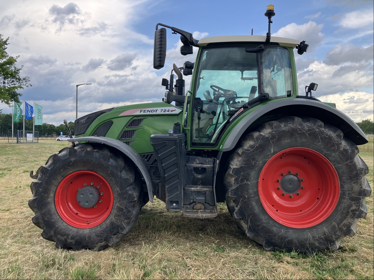 Fendt 724 Vario S4 - جرار: صورة 1 Fendt 724 Vario S4 - جرار: صورة 1