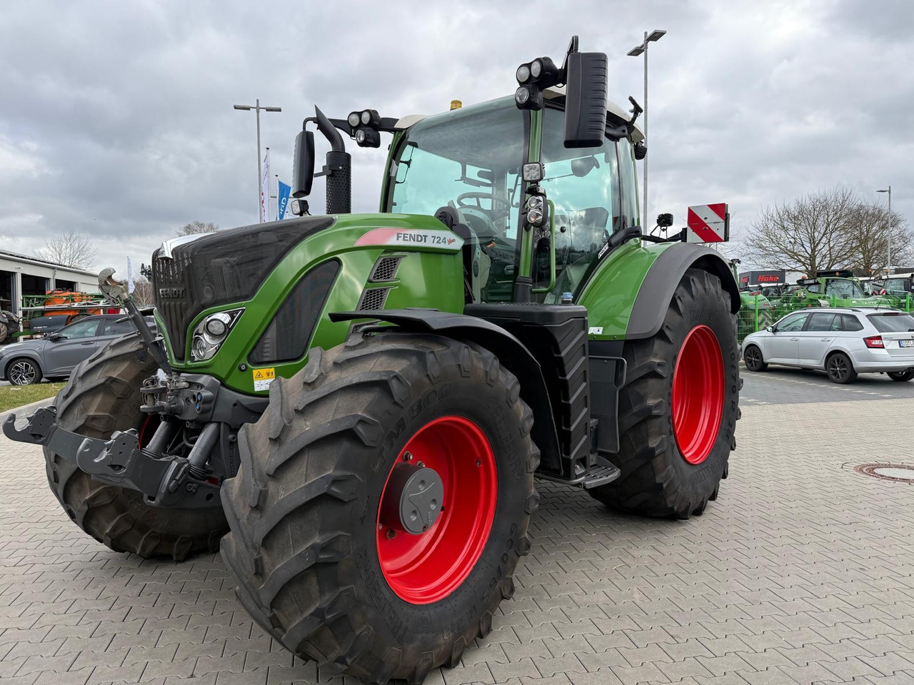 Fendt 724 Vario S4 - جرار: صورة 1 Fendt 724 Vario S4 - جرار: صورة 1