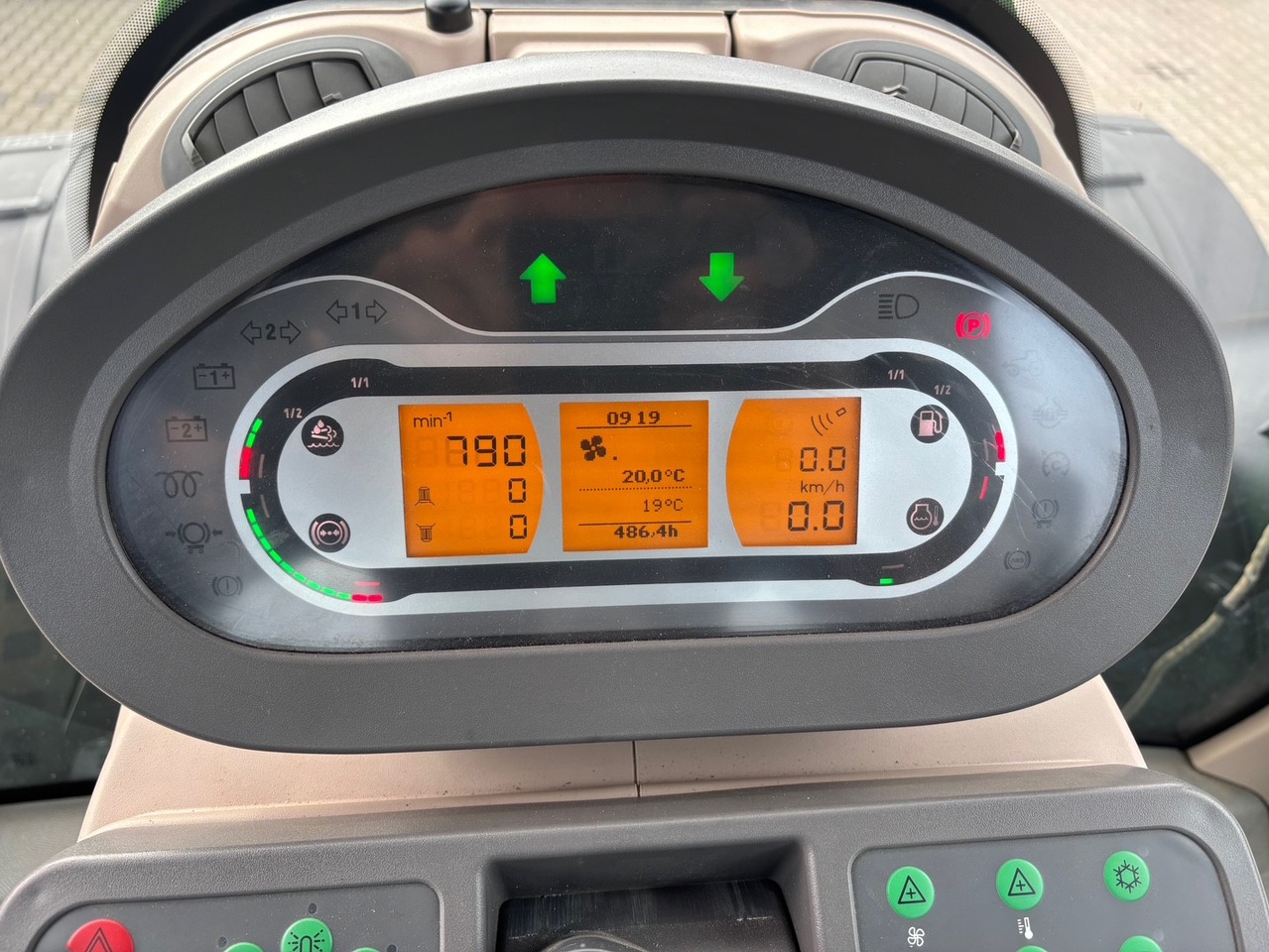 Fendt 826 Vario S4 ProfiPlus - جرار: صورة 2 Fendt 826 Vario S4 ProfiPlus - جرار: صورة 2