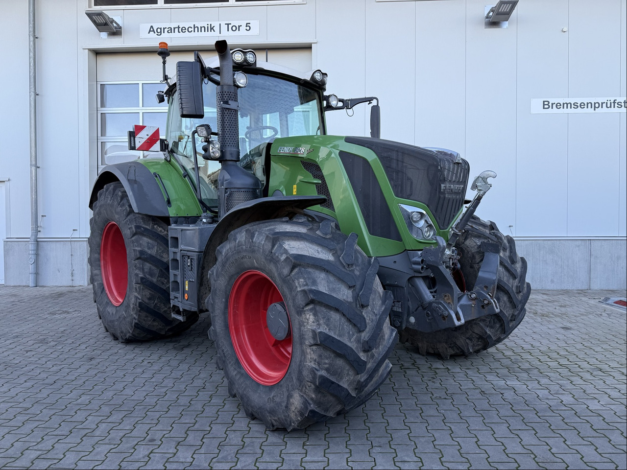 Fendt 828 Vario ProfiPlus Motor NEU - جرار: صورة 1 Fendt 828 Vario ProfiPlus Motor NEU - جرار: صورة 1