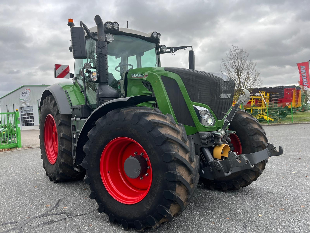 Fendt 828 Vario S4 ProfiPlus Garantie - جرار: صورة 1 Fendt 828 Vario S4 ProfiPlus Garantie - جرار: صورة 1