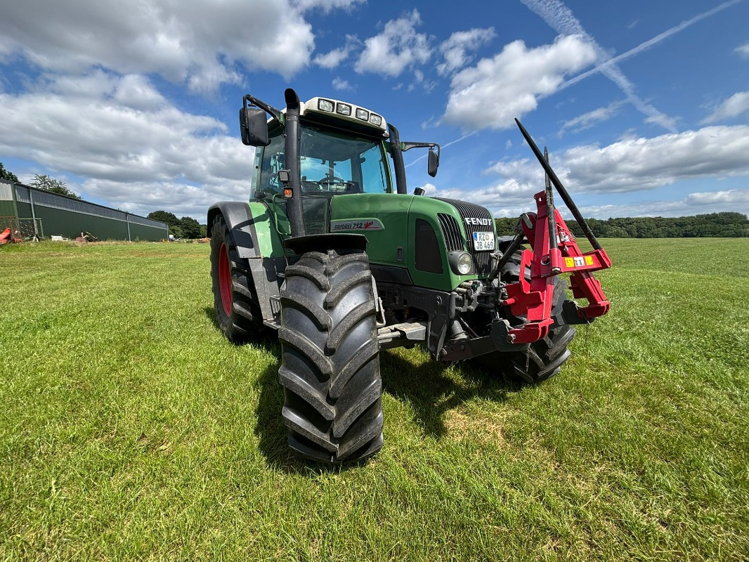 Fendt Favorit 712 Vario - جرار: صورة 2 Fendt Favorit 712 Vario - جرار: صورة 2