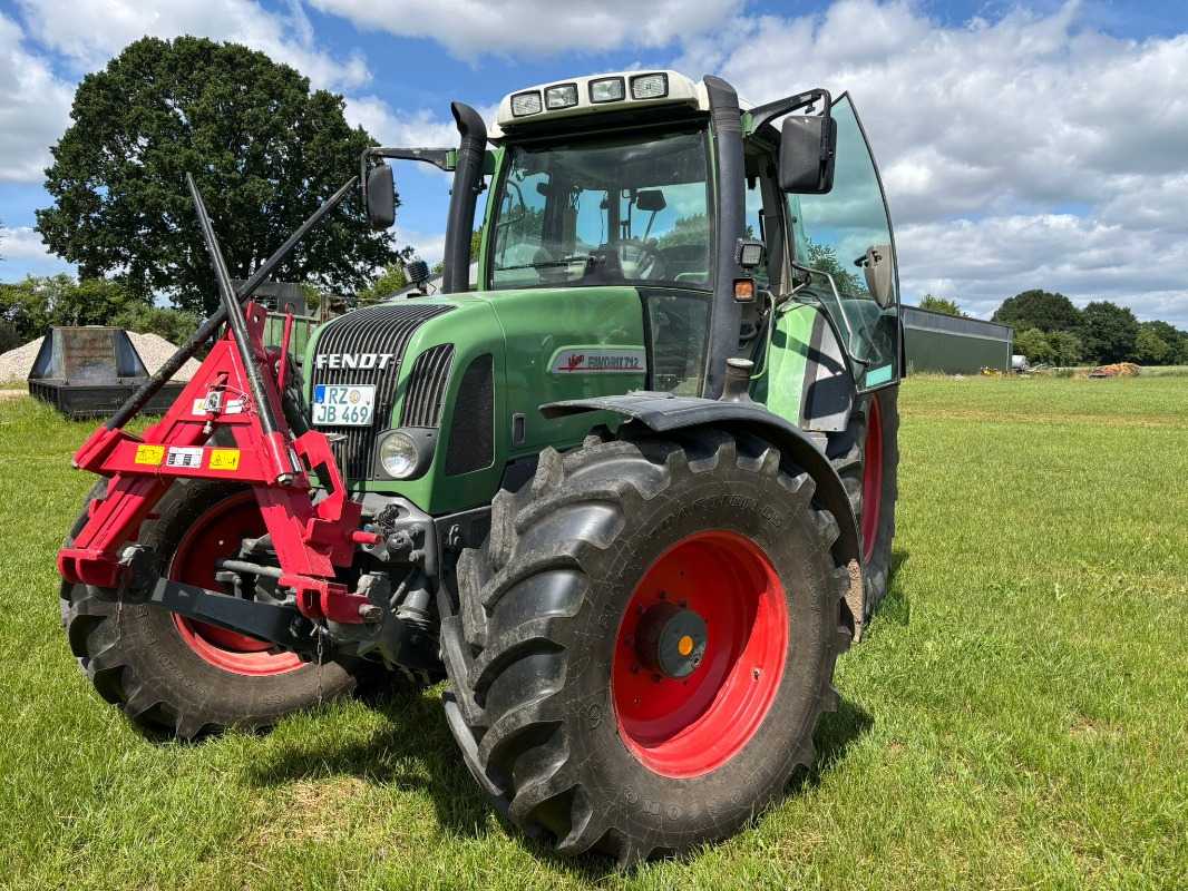 Fendt Favorit 712 Vario - جرار: صورة 1 Fendt Favorit 712 Vario - جرار: صورة 1