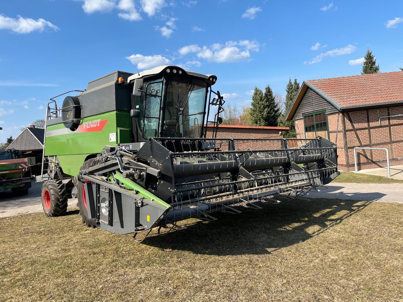 Fendt Mähdrescher 5225 E - حصادة موحَّدة: صورة 1 Fendt Mähdrescher 5225 E - حصادة موحَّدة: صورة 1