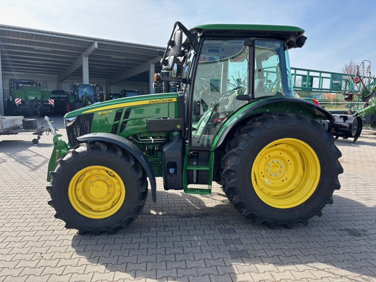 John Deere 5090M - جرار: صورة 1 John Deere 5090M - جرار: صورة 1