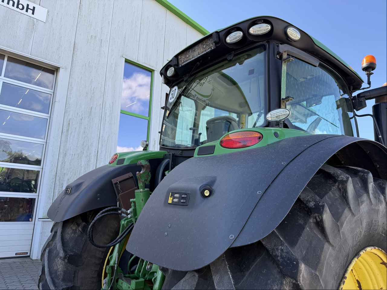 John Deere 6215R - جرار: صورة 1 John Deere 6215R - جرار: صورة 1
