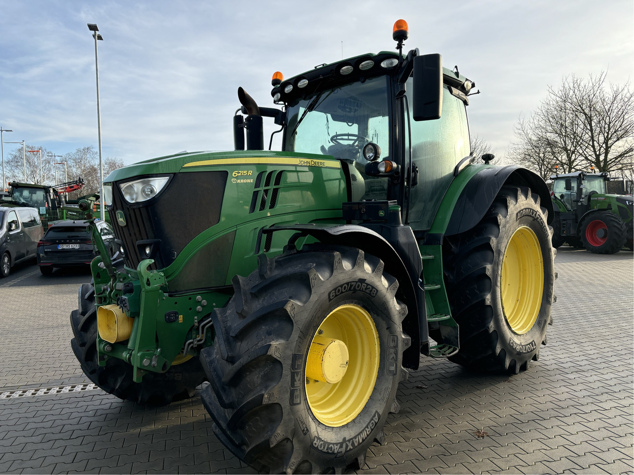 John Deere 6215R - جرار: صورة 1 John Deere 6215R - جرار: صورة 1