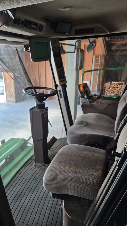 John Deere T660 i Hillmaster - حصادة موحَّدة: صورة 2 John Deere T660 i Hillmaster - حصادة موحَّدة: صورة 2