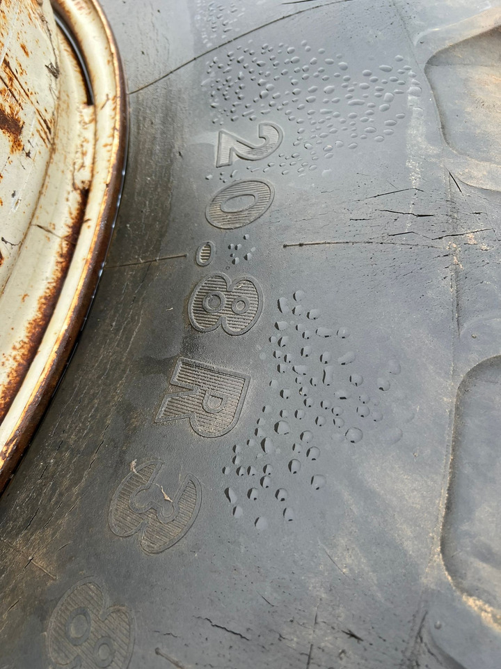 Kleber Zwillinge 20.8 R38 - الإطارات والجنوط: صورة 5 Kleber Zwillinge 20.8 R38 - الإطارات والجنوط: صورة 5