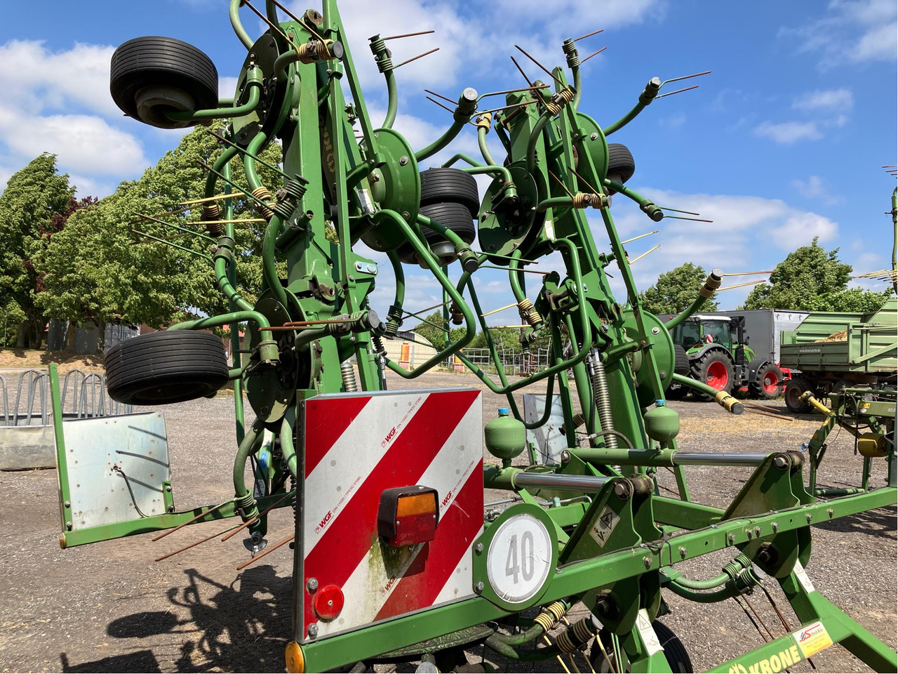 Krone KWT 8.82/8 - آلة تيبيس العشب/ آلة جمع العشب: صورة 4 Krone KWT 8.82/8 - آلة تيبيس العشب/ آلة جمع العشب: صورة 4