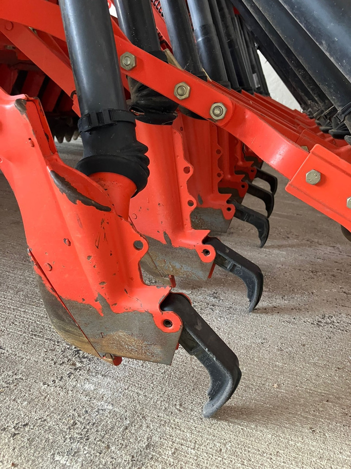 Kuhn Drillmaschinen - آلة البذر: صورة 5 Kuhn Drillmaschinen - آلة البذر: صورة 5