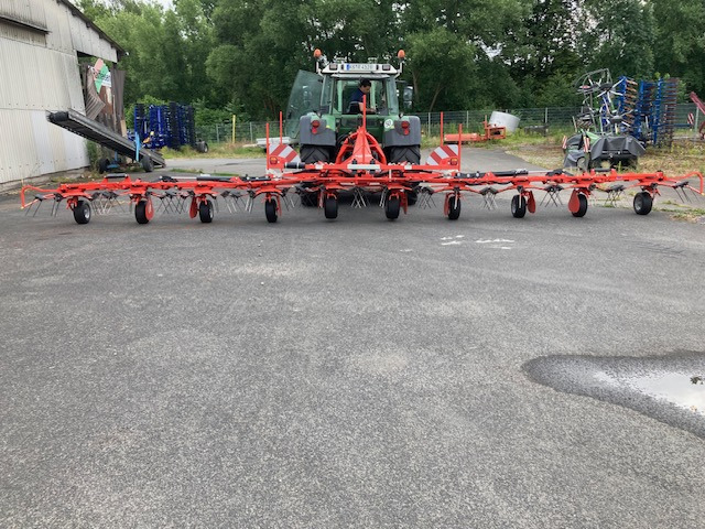 Kuhn Heuwender GF 10803 - آلة تيبيس العشب/ آلة جمع العشب: صورة 1 Kuhn Heuwender GF 10803 - آلة تيبيس العشب/ آلة جمع العشب: صورة 1