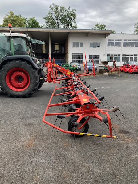Kuhn Heuwender GF 10803 - آلة تيبيس العشب/ آلة جمع العشب: صورة 2 Kuhn Heuwender GF 10803 - آلة تيبيس العشب/ آلة جمع العشب: صورة 2