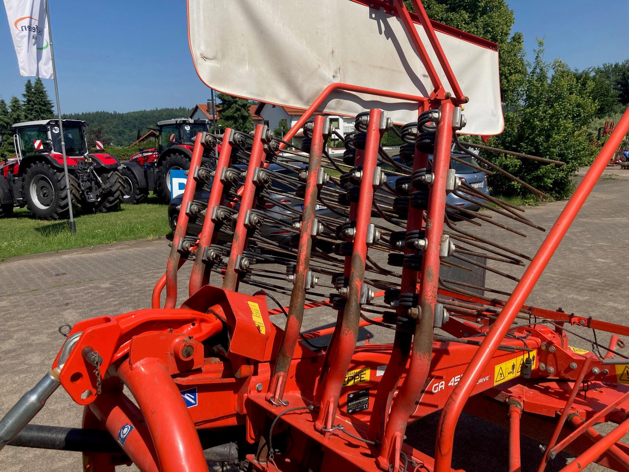 Kuhn Schwader GA 4521 - آلة تيبيس العشب/ آلة جمع العشب: صورة 2 Kuhn Schwader GA 4521 - آلة تيبيس العشب/ آلة جمع العشب: صورة 2
