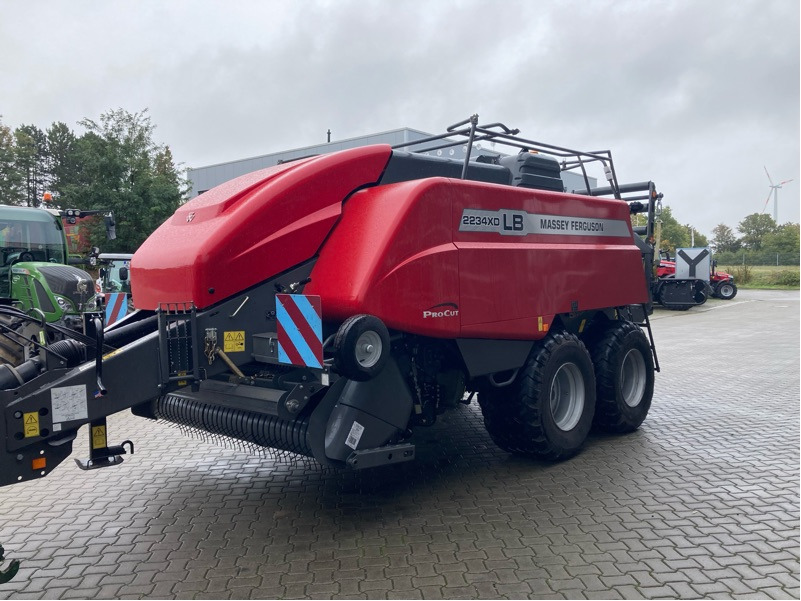 Massey Ferguson 2234 XDTC EU - مكبس البالات المستطيله: صورة 1 Massey Ferguson 2234 XDTC EU - مكبس البالات المستطيله: صورة 1